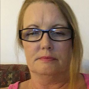 Meet your Posher, Lora